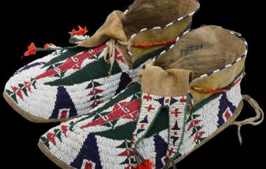 Beaded Mocassins: Central Plains