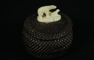 Coiled Baleen Basket with polar bear and cub