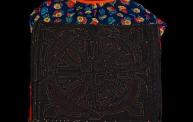 Mola blouse with birds in four-square pattern. (interior, back)