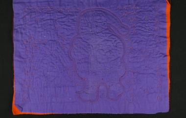 Reverse of mola with a Santa Claus carrying presents.