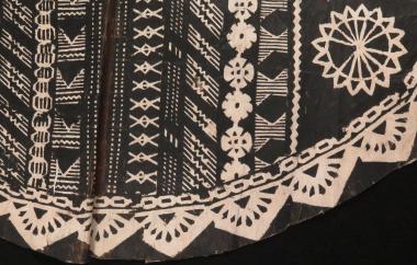 Circular tapa cloth detail of lacy edge