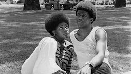 UO students relax in front of Susan Campbell Hall in the 1970s